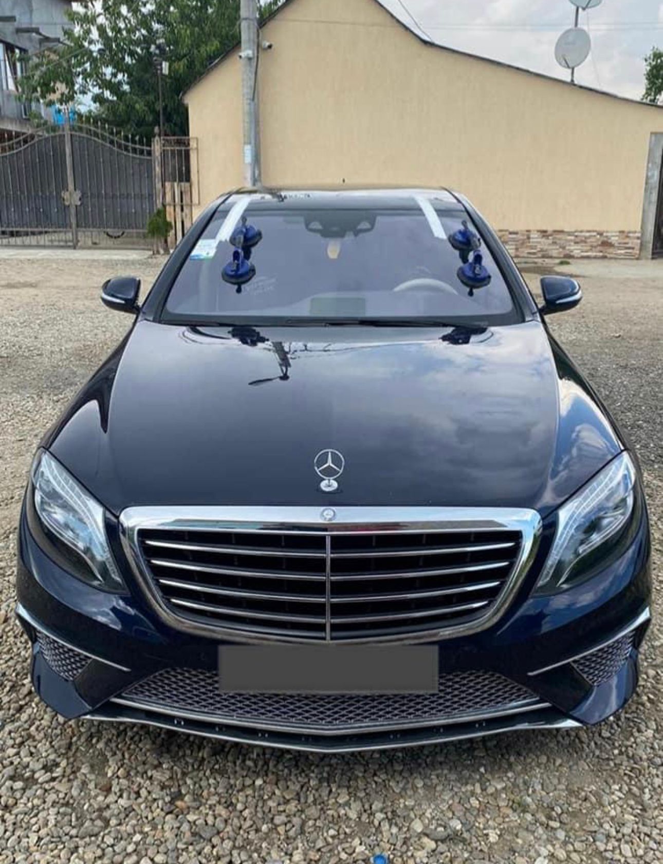 Mercedes S-Class — windshield, in yard