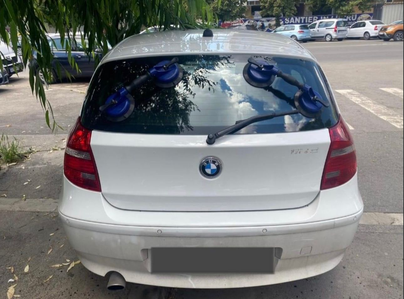 BMW 1 Series — rear glass, street parking